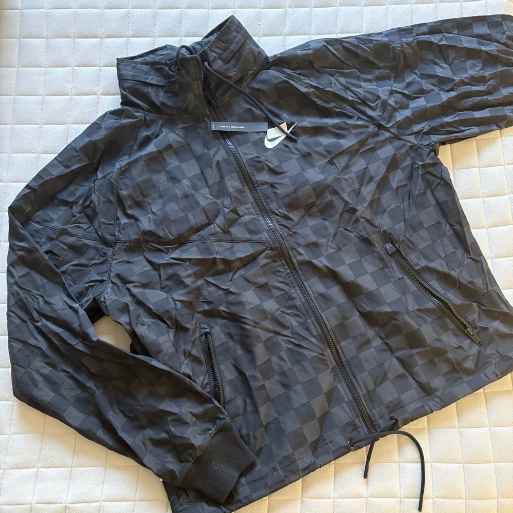 Nike Men’s Black and Gray Checkered Windbreaker